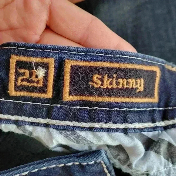 Rock Revival Avery Straight Jeans - Size 29 Blue (8" Rise) Med Wash Embroidered - Picture 7 of 16